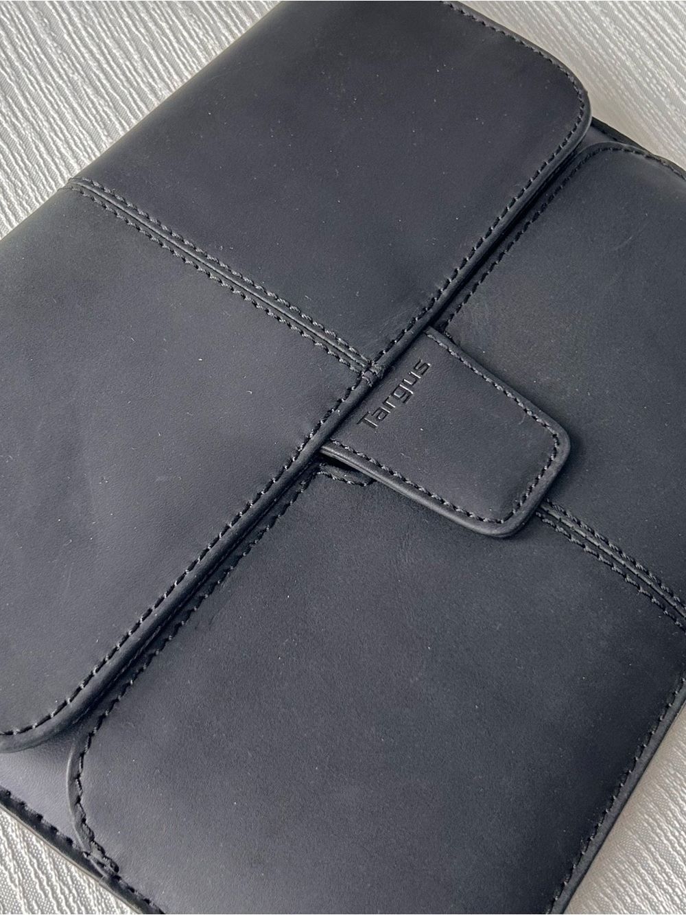 Targus Hughes Leather Portfolio Slipcase for iPad